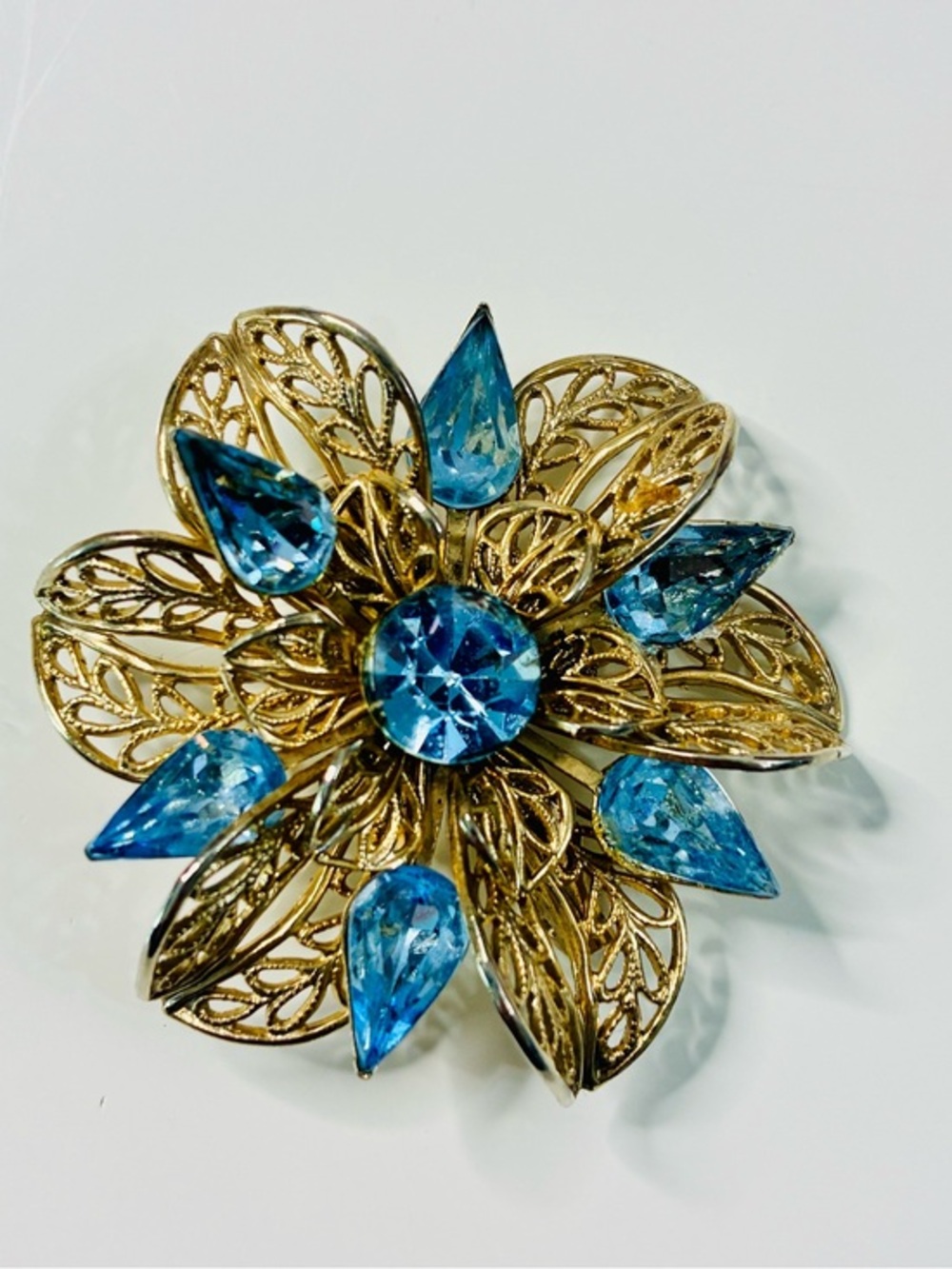 VTG Gold-Tone Brooch with Blue Rhinestones Classic Timeless Elegant EUC
